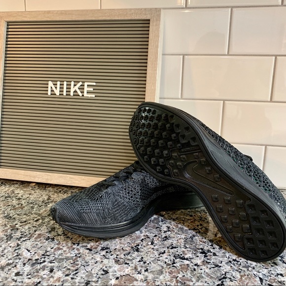 Nike Flyknit Racer Running Shoe - Black Unisex - Picture 4 of 5